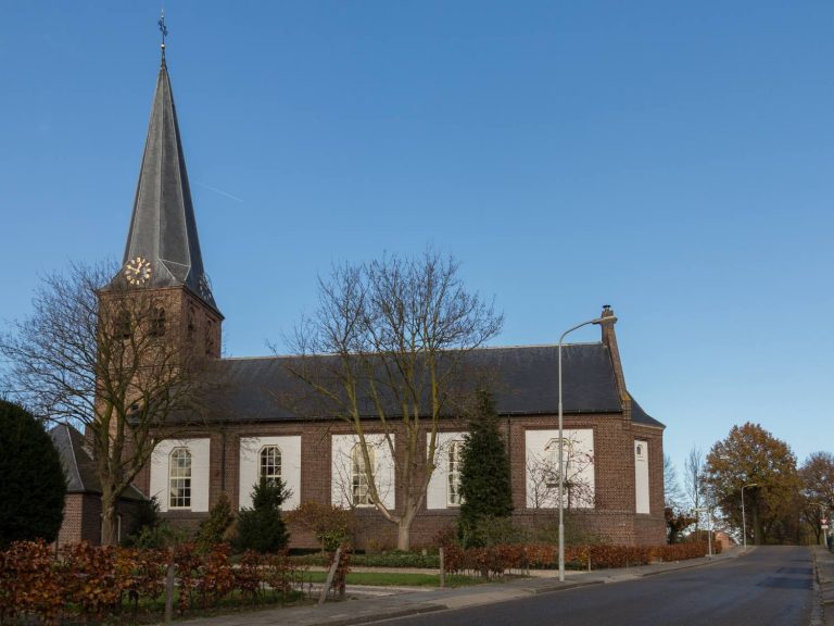 2 babywinkels in Kesteren De kerk in Kesteren