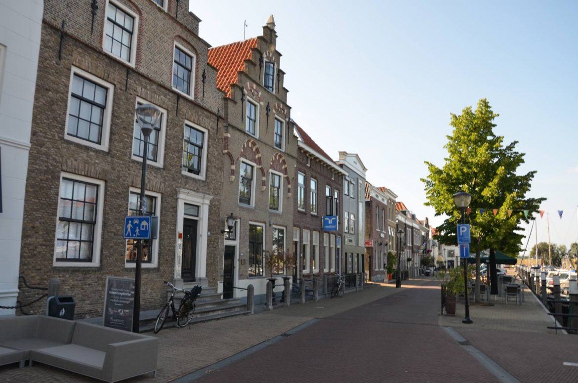 Gezellige straat in Oud-Beijerland