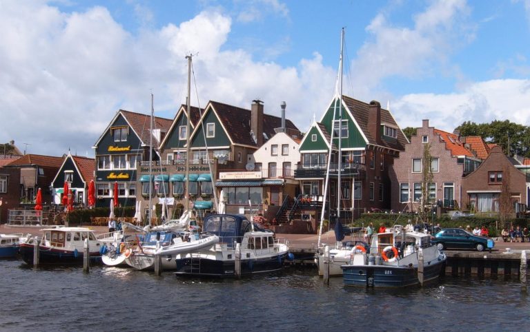 4 babywinkels in Urk