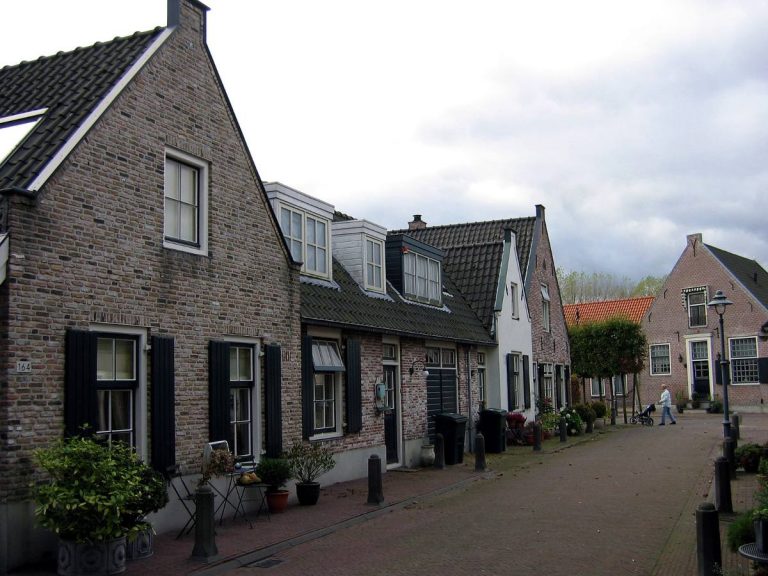 Gezellige straat in diemen
