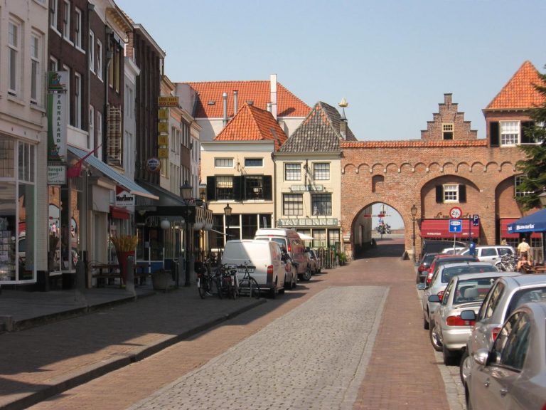 2 babywinkels in Zaltbommel Het centrum van Zaltbommel